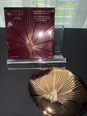 Charlotte Tilbury Radiant Rose-Gold Sunburst Bronzer Compact